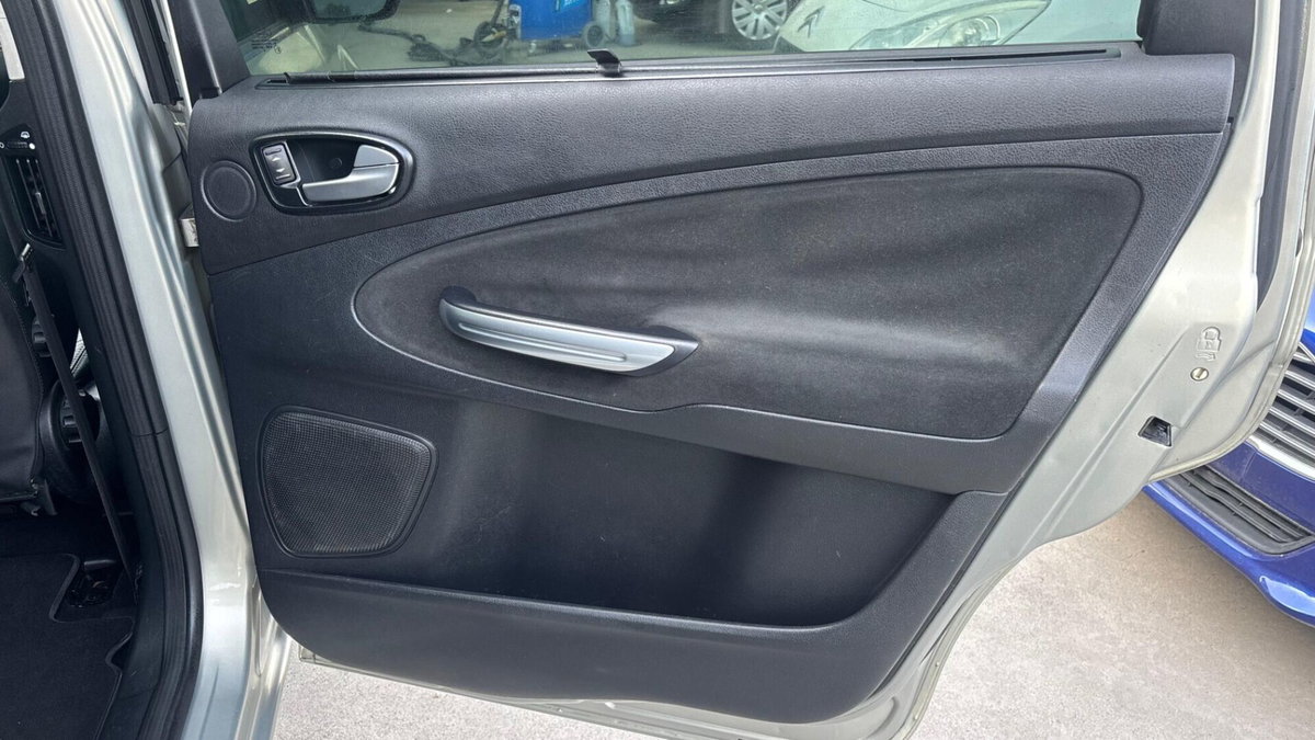 Ford Galaxy 2.0 TDCi 140 CV Ghia DPF (17)