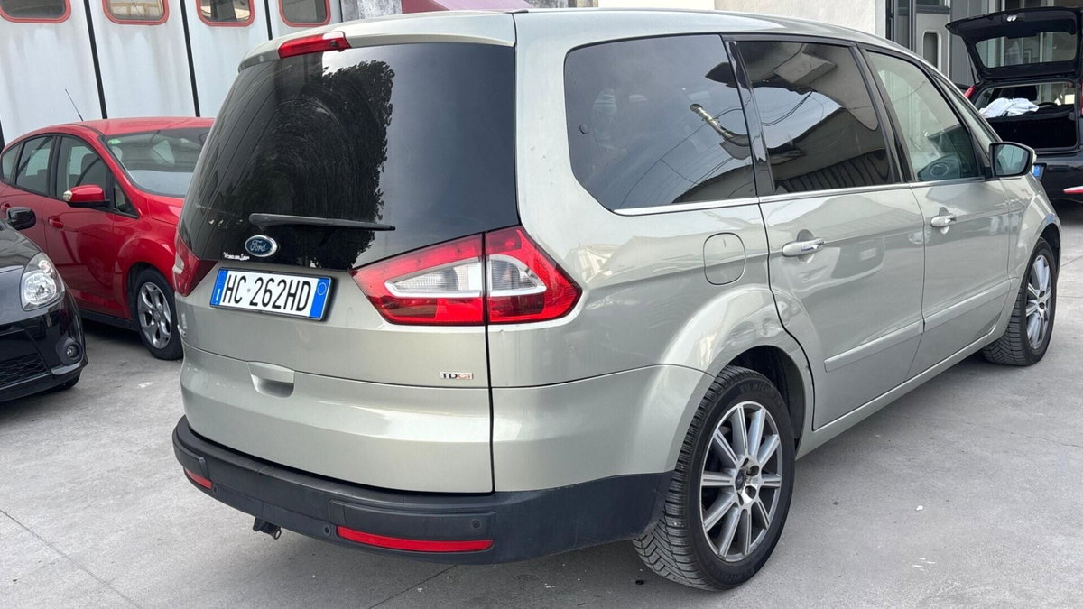 Ford Galaxy 2.0 TDCi 140 CV Ghia DPF (3)