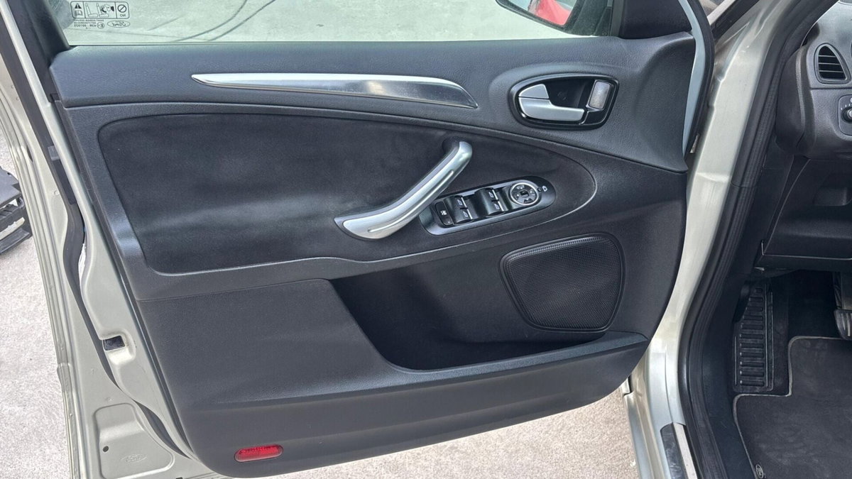 Ford Galaxy 2.0 TDCi 140 CV Ghia DPF (8)