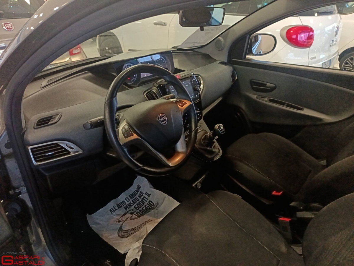 Lancia Ypsilon 1.0 FireFly 5 porte S&S Hybrid Ecochic Gold (11)
