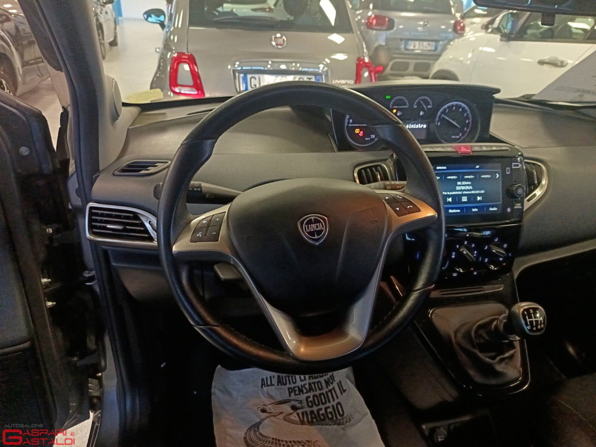Lancia Ypsilon 1.0 FireFly 5 porte S&S Hybrid Ecochic Gold (12)