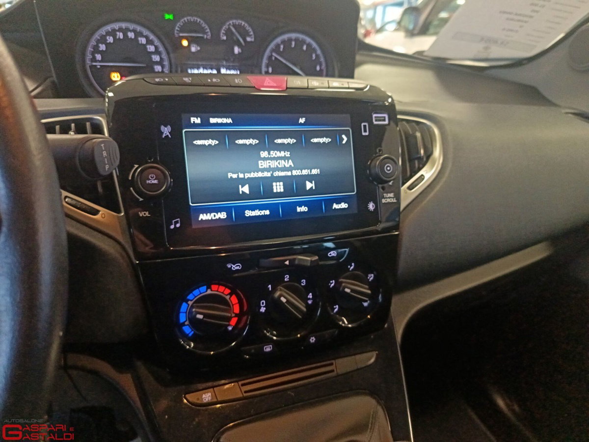 Lancia Ypsilon 1.0 FireFly 5 porte S&S Hybrid Ecochic Gold (13)