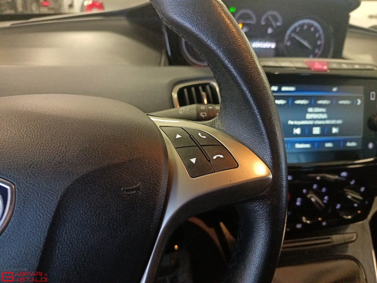 Lancia Ypsilon 1.0 FireFly 5 porte S&S Hybrid Ecochic Gold (17)