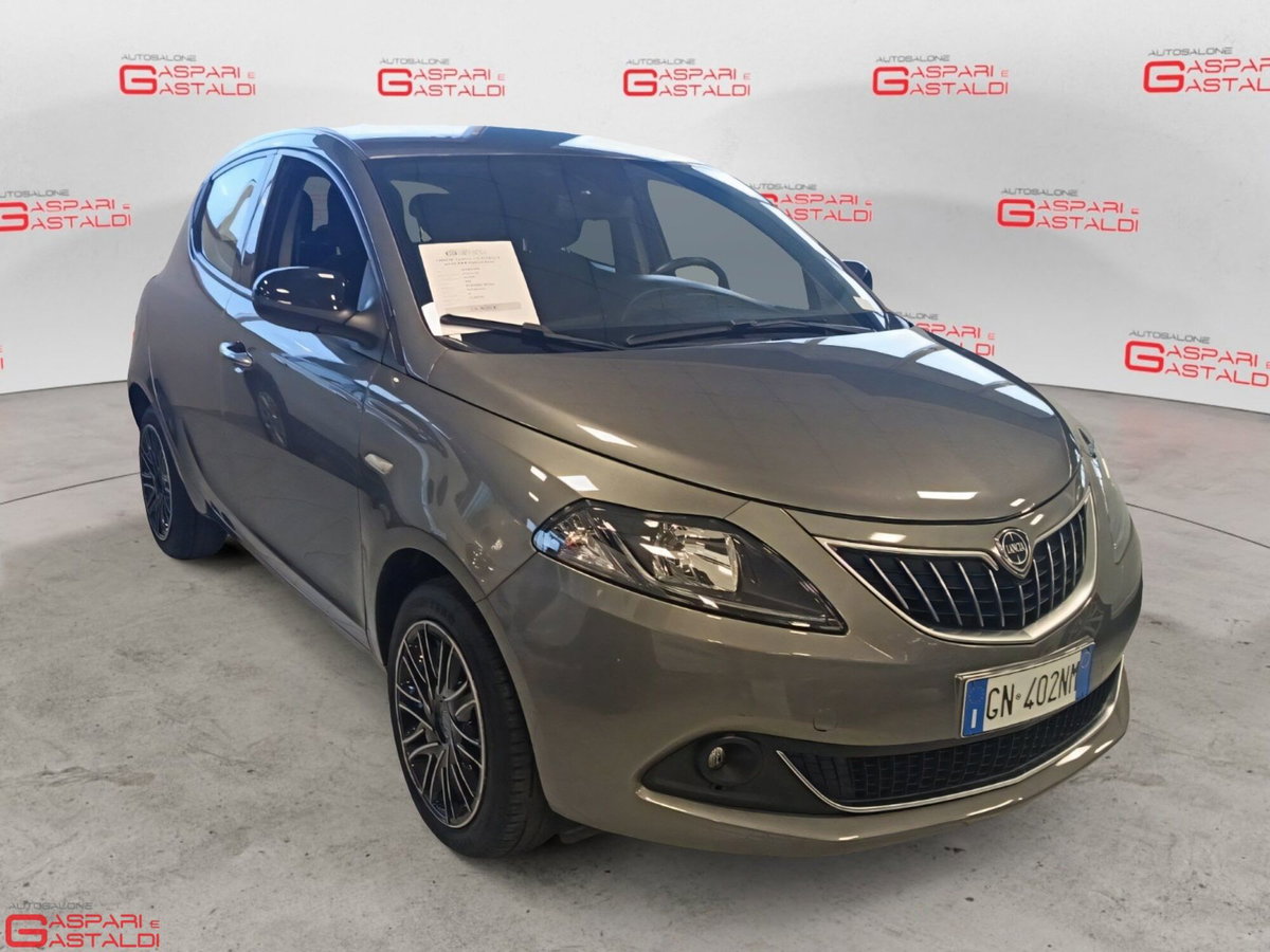 Lancia Ypsilon 1.0 FireFly 5 porte S&S Hybrid Ecochic Gold (2)