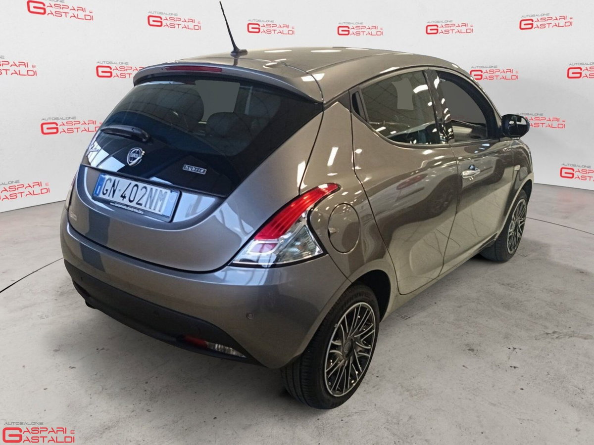 Lancia Ypsilon 1.0 FireFly 5 porte S&S Hybrid Ecochic Gold (3)