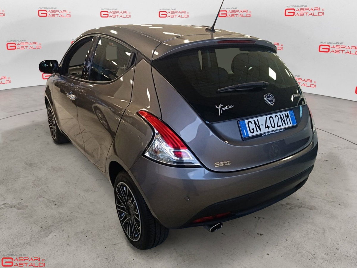 Lancia Ypsilon 1.0 FireFly 5 porte S&S Hybrid Ecochic Gold (4)