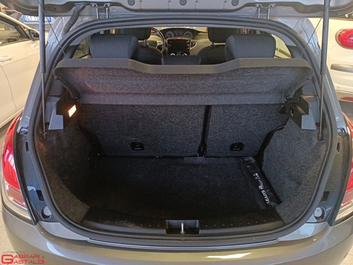 Lancia Ypsilon 1.0 FireFly 5 porte S&S Hybrid Ecochic Gold (5)