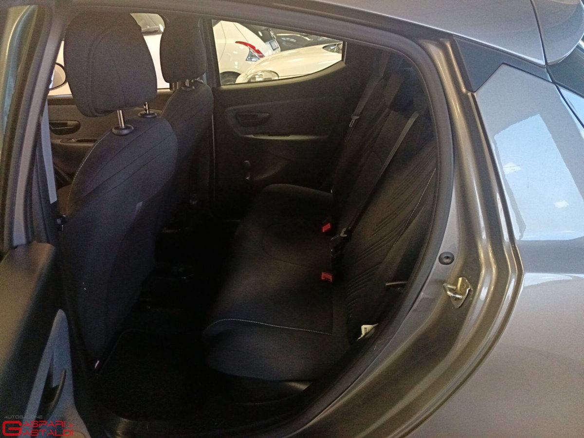 Lancia Ypsilon 1.0 FireFly 5 porte S&S Hybrid Ecochic Gold (7)