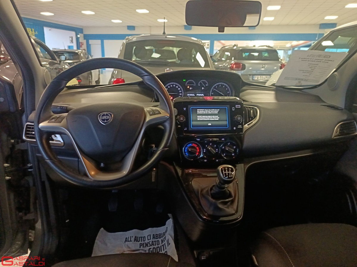 Lancia Ypsilon 1.0 FireFly 5 porte S&S Hybrid Ecochic Gold (9)