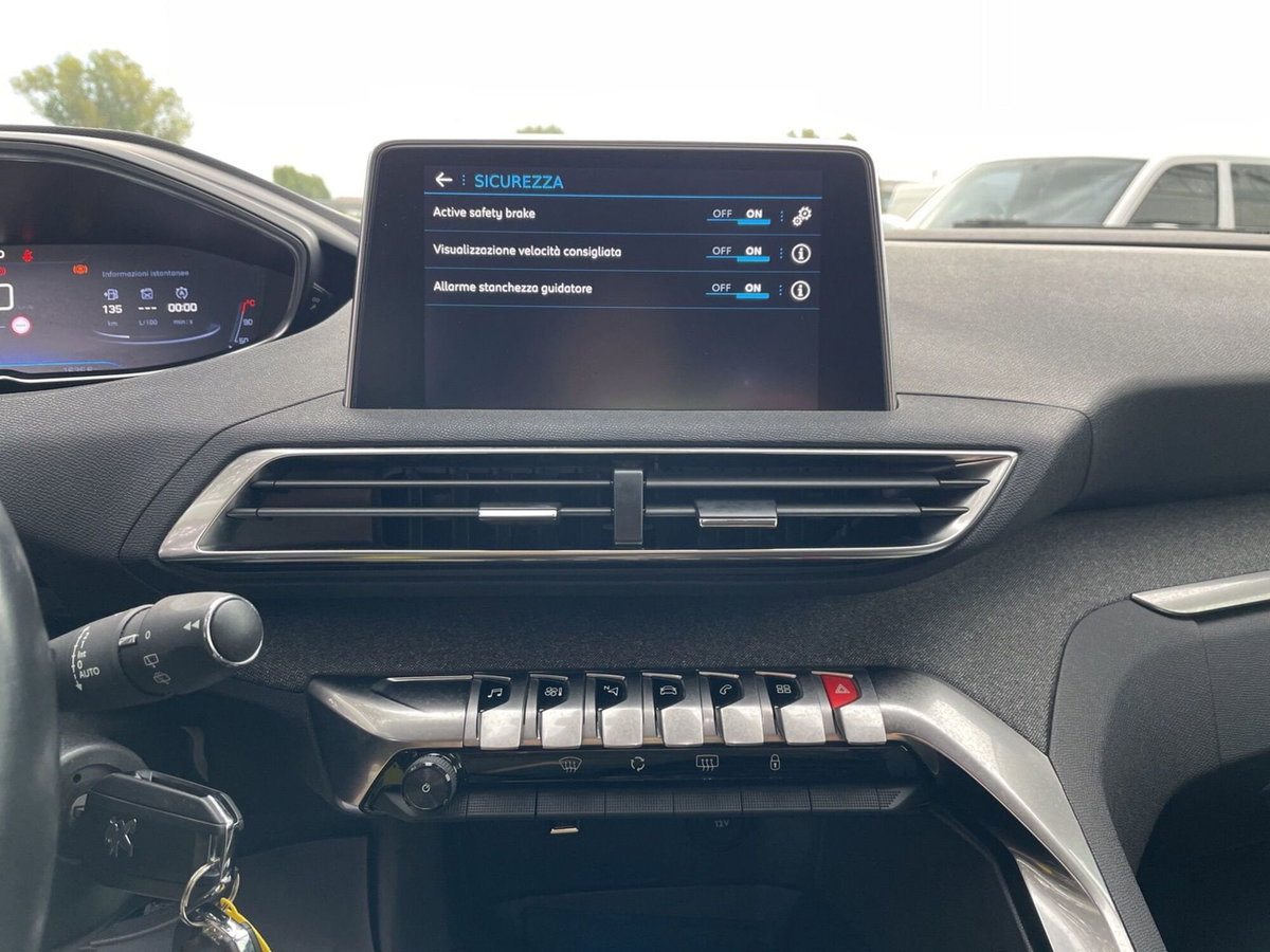 Peugeot 5008 BlueHDi 130 S&S EAT8 Allure (19)