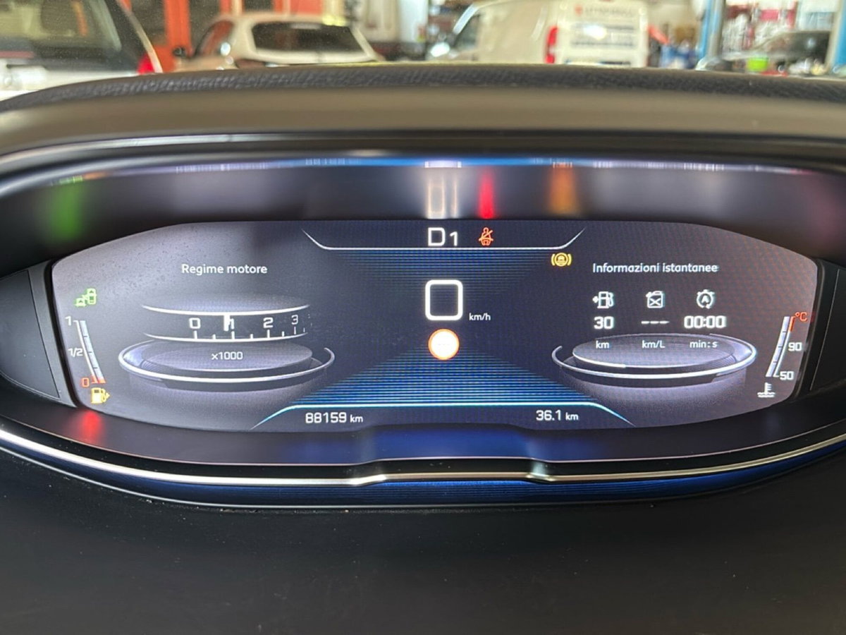 Peugeot 5008 BlueHDi 130 S&S EAT8 Allure (9)