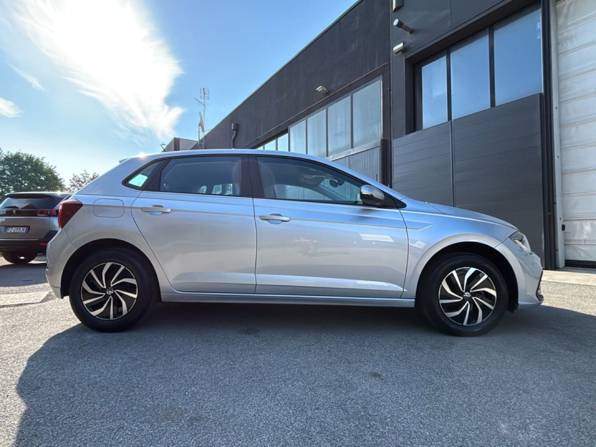 Volkswagen Polo 1.0 tsi Life 95cv (4)