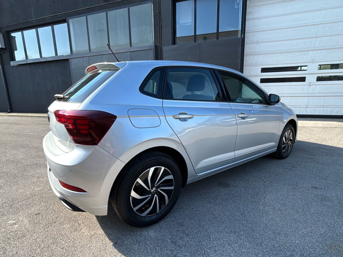 Volkswagen Polo 1.0 tsi Life 95cv (7)