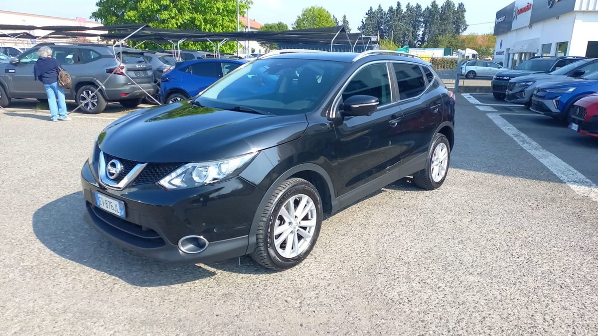 Nissan Qashqai 1.6 dCi 4WD Acenta Premium (2)