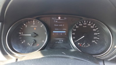 Nissan Qashqai 1.6 dCi 4WD Acenta Premium (9)