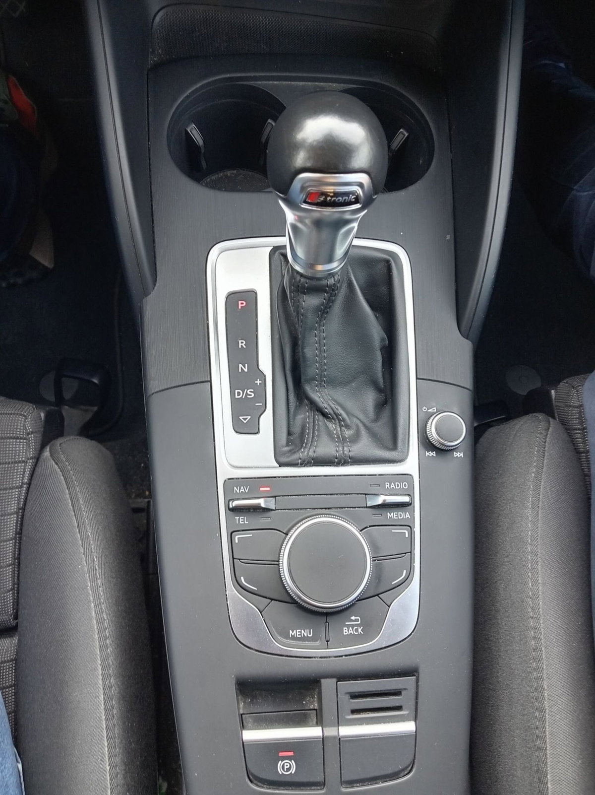 Audi A3 1.6 TDI clean diesel S tronic Ambition (15)