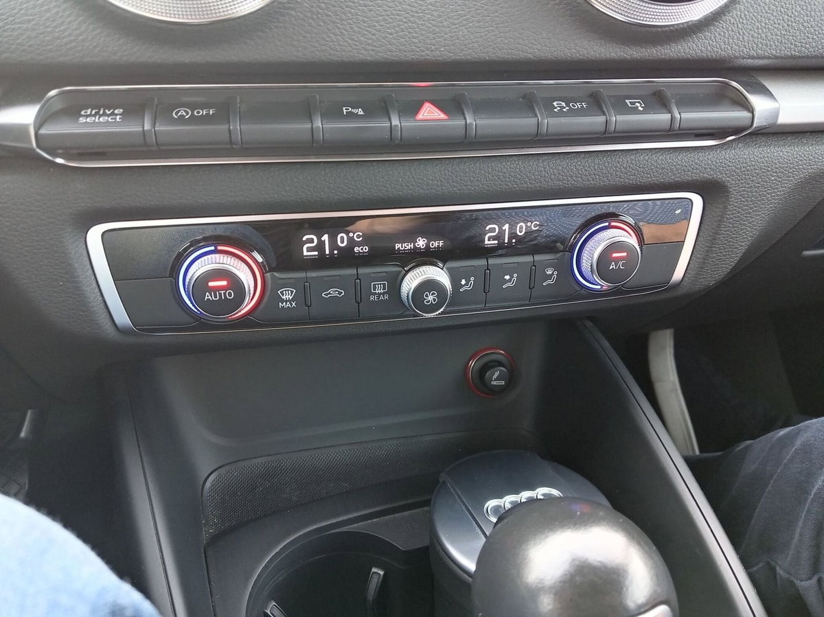 Audi A3 1.6 TDI clean diesel S tronic Ambition (20)