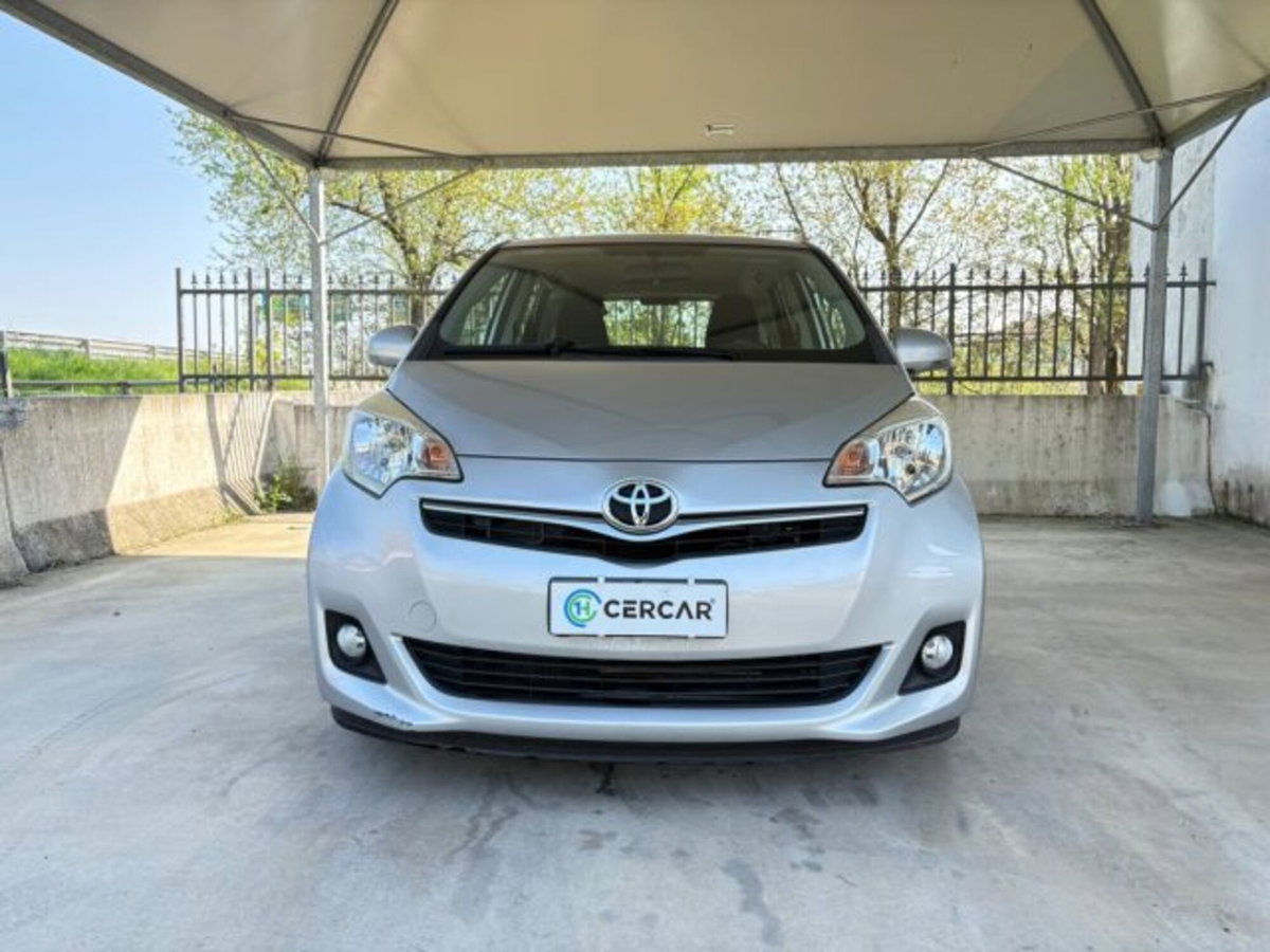 Toyota Verso-S 1.3 CVT Style (2)