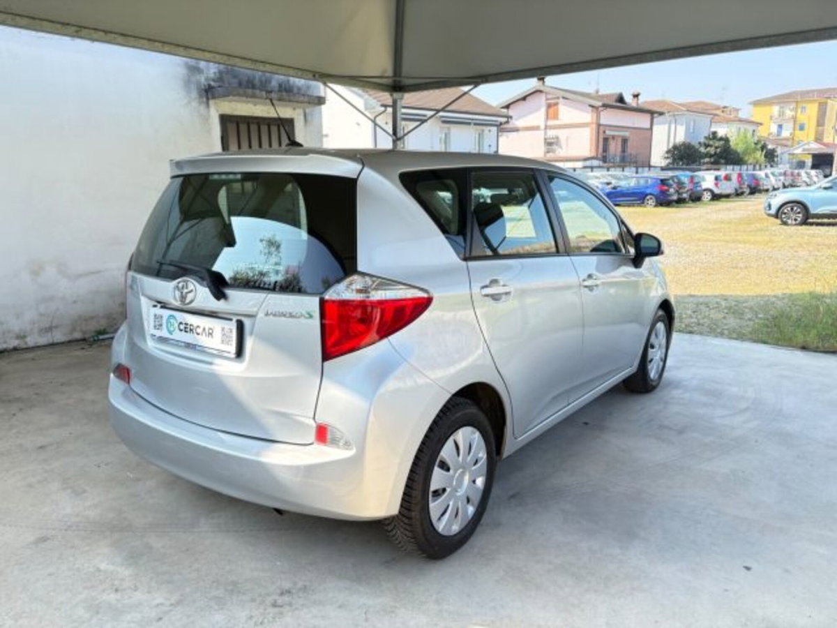 Toyota Verso-S 1.3 CVT Style (4)