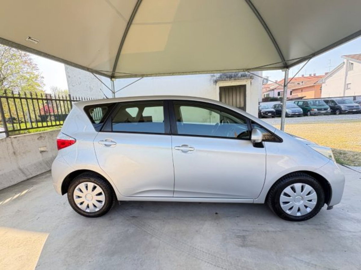 Toyota Verso-S 1.3 CVT Style (8)