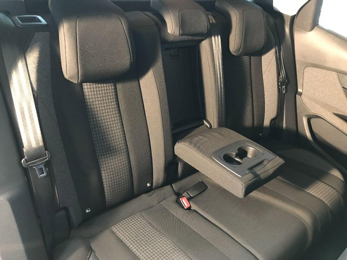 Peugeot 3008 BlueHDi 120 EAT6 S&S Active (14)