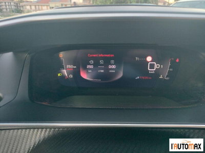 Peugeot 2008 BlueHDi 130 S&S EAT8 Allure (9)