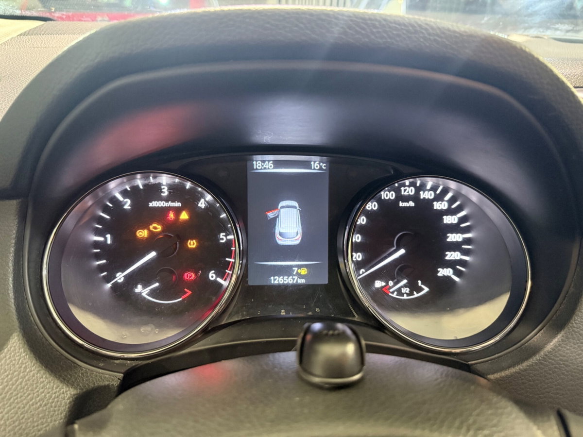 Nissan Qashqai 1.5 dCi Tekna (16)
