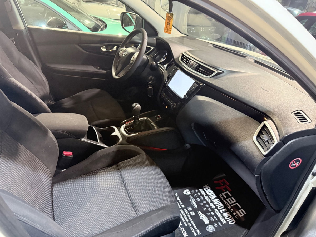 Nissan Qashqai 1.5 dCi Tekna (18)