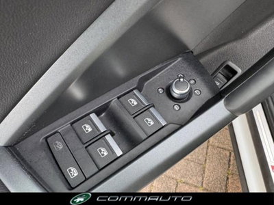 Audi Q3 35 2.0 tdi Identity Black s-tronic (12)