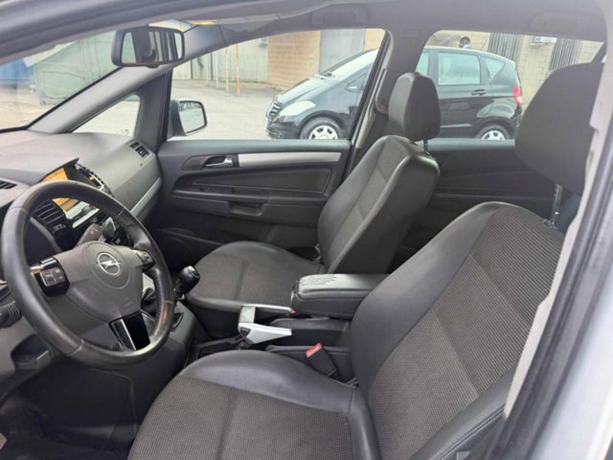 Opel Zafira 1.9 16V CDTI 150CV aut. Cosmo (10)