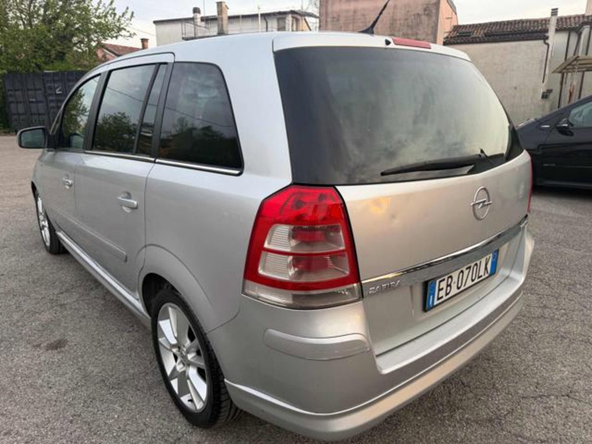 Opel Zafira 1.9 16V CDTI 150CV aut. Cosmo (18)
