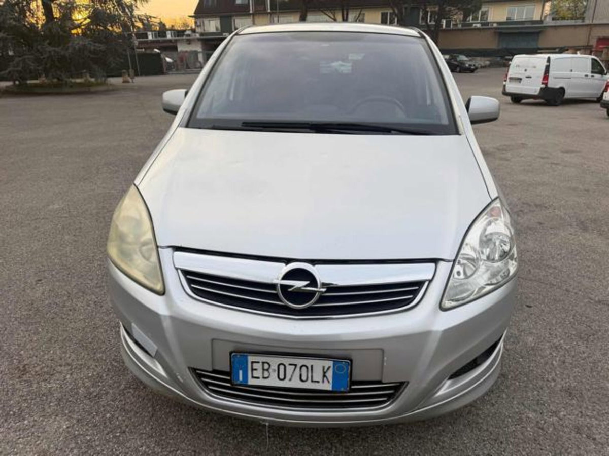 Opel Zafira 1.9 16V CDTI 150CV aut. Cosmo (2)