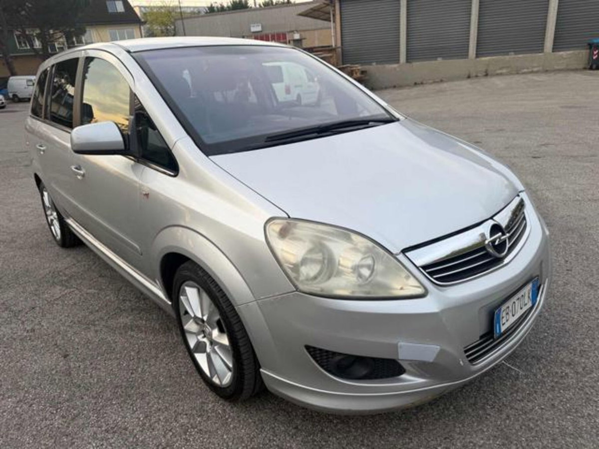 Opel Zafira 1.9 16V CDTI 150CV aut. Cosmo (3)