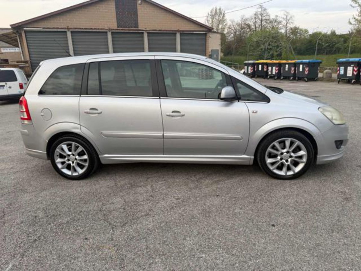Opel Zafira 1.9 16V CDTI 150CV aut. Cosmo (4)