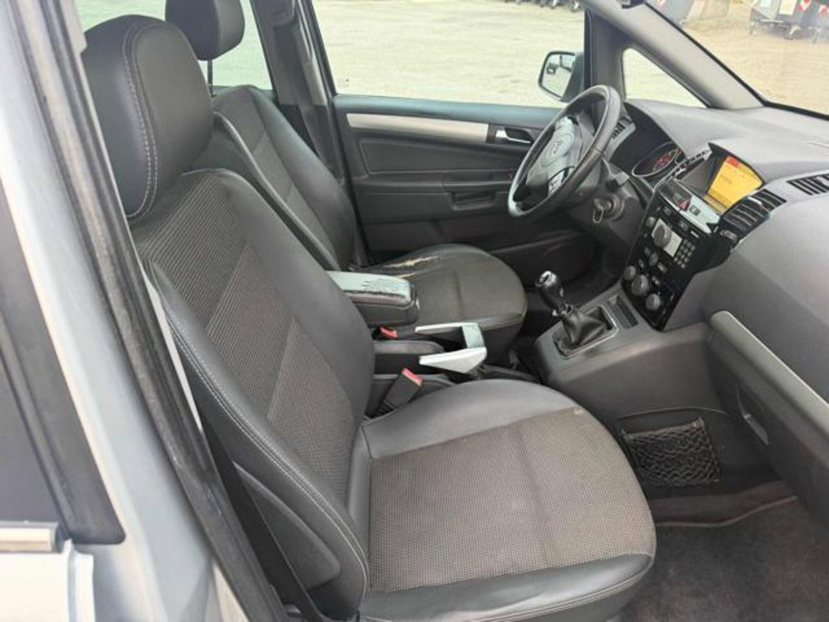 Opel Zafira 1.9 16V CDTI 150CV aut. Cosmo (7)