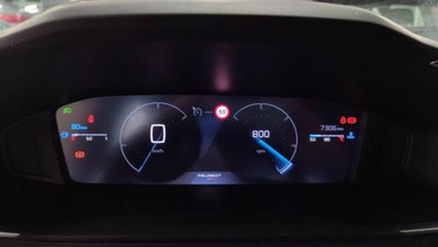 Peugeot 2008 PureTech 100 S&S Allure (10)