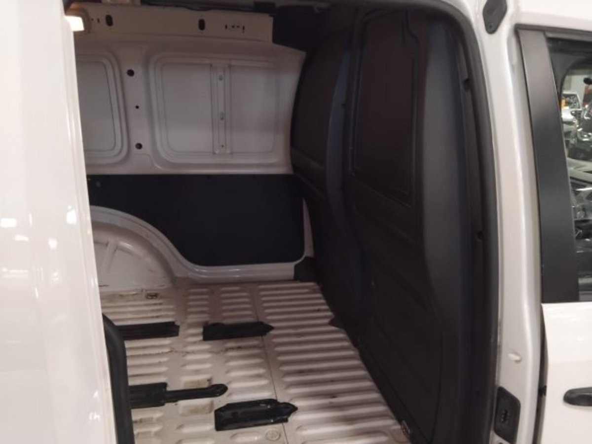 Volkswagen Caddy 1.4 TGI Trendline (7)