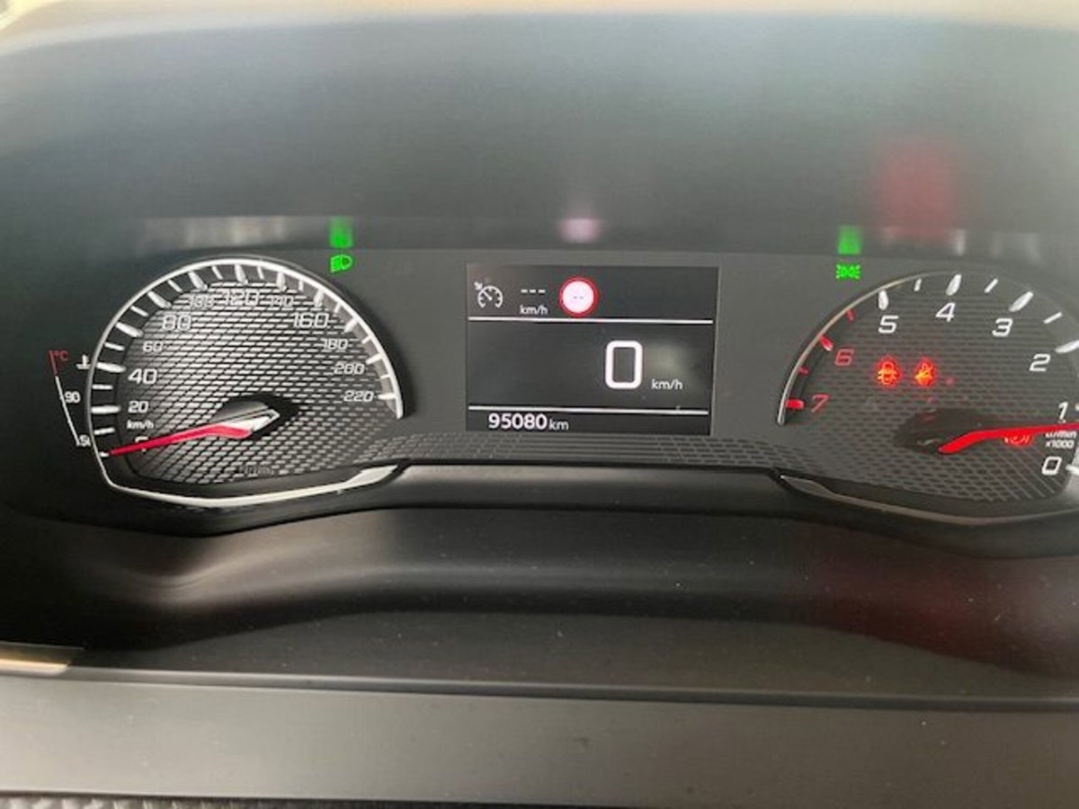 Peugeot 2008 BlueHDi 110 S&S Active Pack (12)