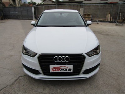 Audi A3 1.6 TDI Young (2)
