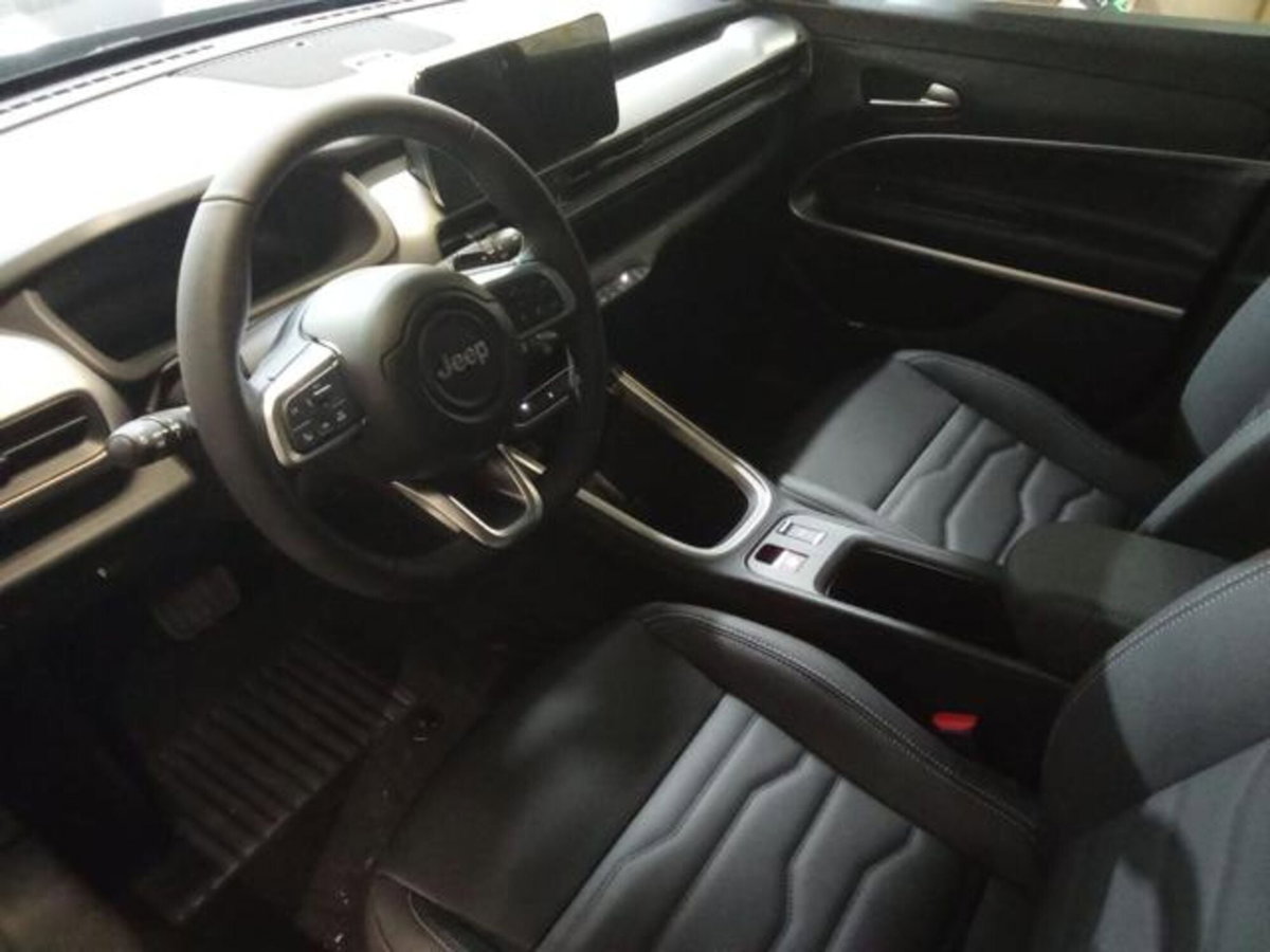 Jeep Avenger 1.2 turbo Summit fwd 100cv (7)