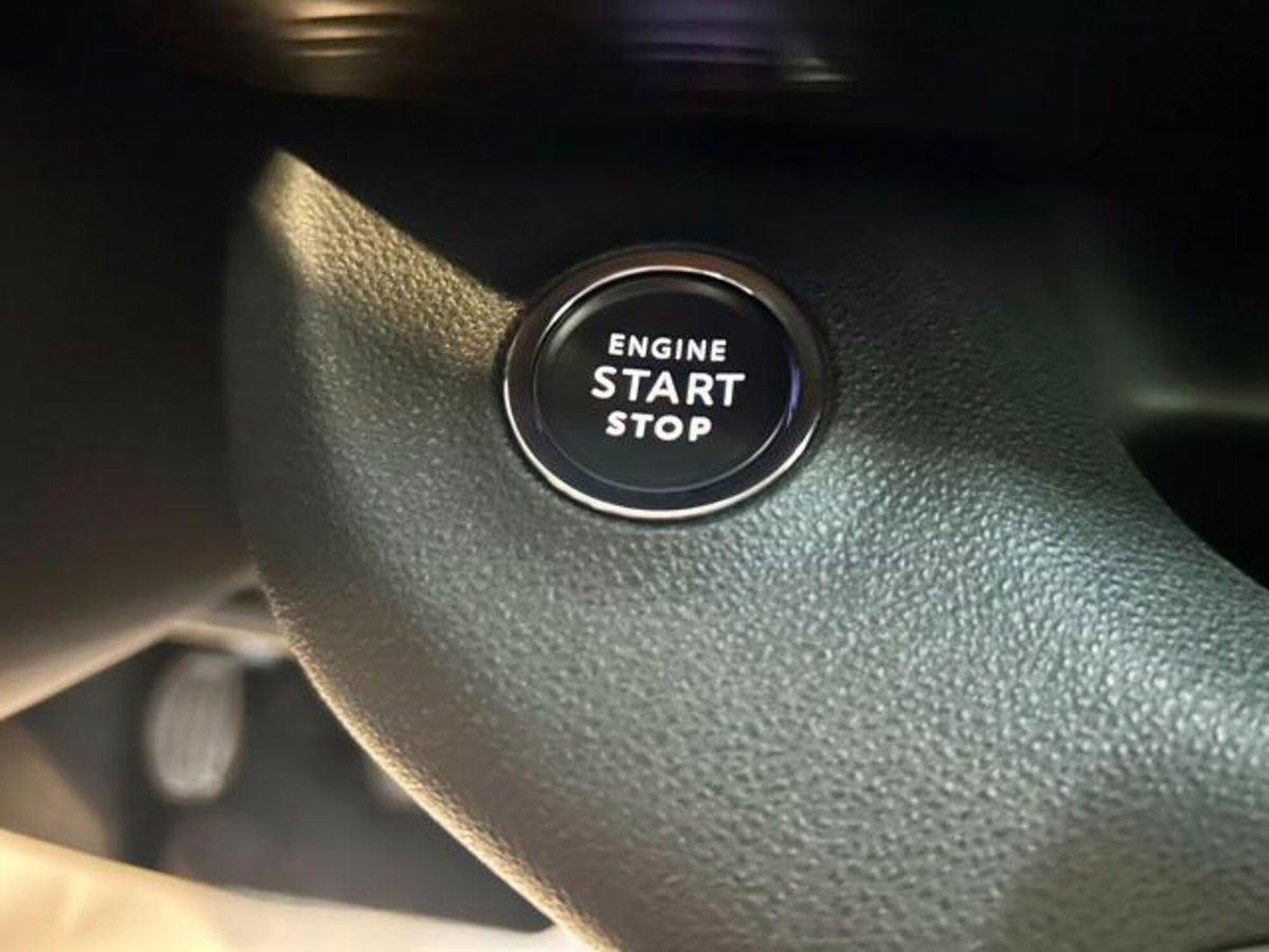 Jeep Avenger 1.2 turbo Summit fwd 100cv (14)