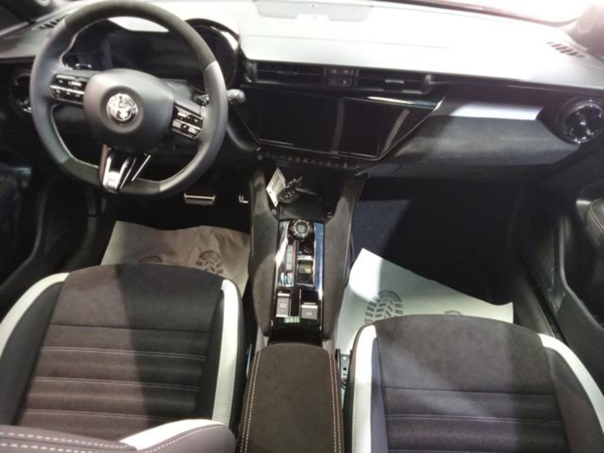 Alfa Romeo Junior 1.2 ibrida Sport Speciale 145cv edct6 (7)