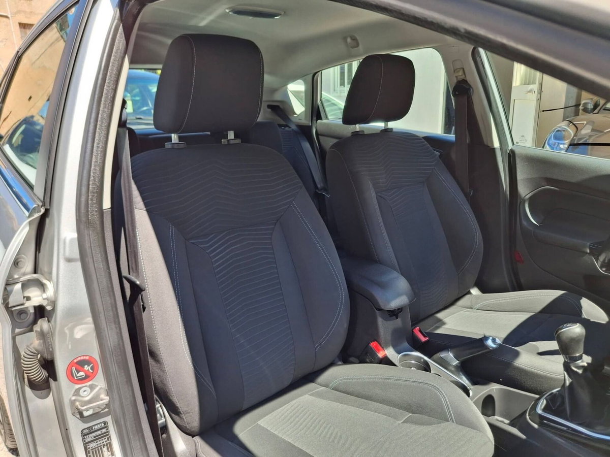 Ford Fiesta 1.5 TDCi 75CV 5 porte Titanium (16)