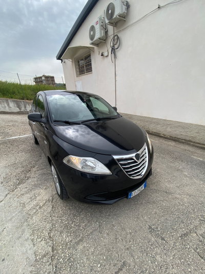 Lancia Ypsilon 1.3 MJT 16V 95 CV 5 porte S&S Silver (3)