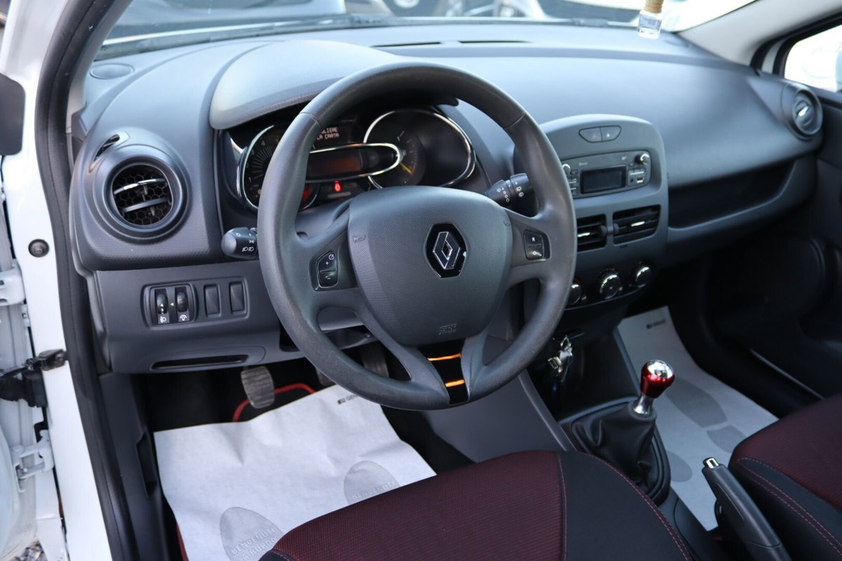 Renault Clio 1.5 dCi 8V 75CV 5 porte Costume National (10)