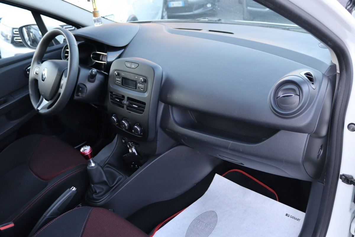 Renault Clio 1.5 dCi 8V 75CV 5 porte Costume National (15)