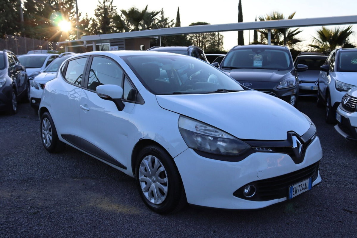 Renault Clio 1.5 dCi 8V 75CV 5 porte Costume National (2)