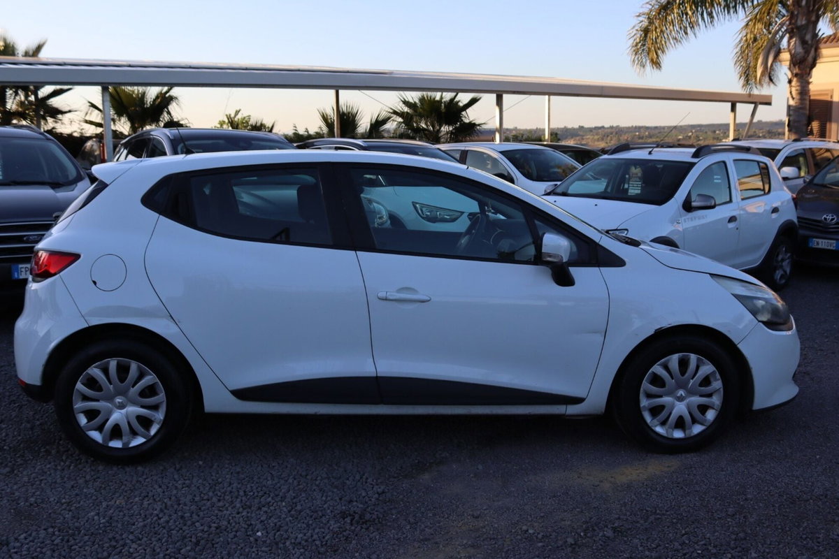 Renault Clio 1.5 dCi 8V 75CV 5 porte Costume National (3)