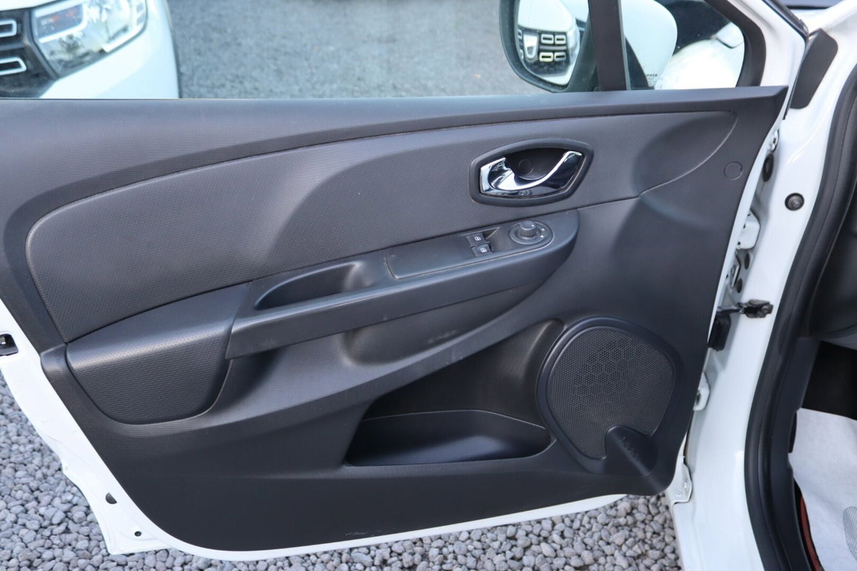 Renault Clio 1.5 dCi 8V 75CV 5 porte Costume National (9)