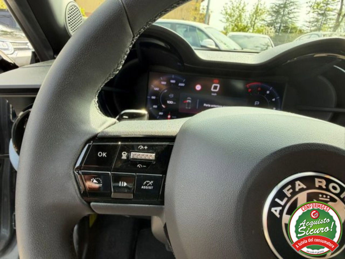 Alfa Romeo Junior 1.2 ibrida 145cv edct6 (14)